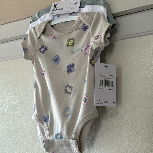 Nike Bodysuits - 3 Pack - Picture 7 of 7